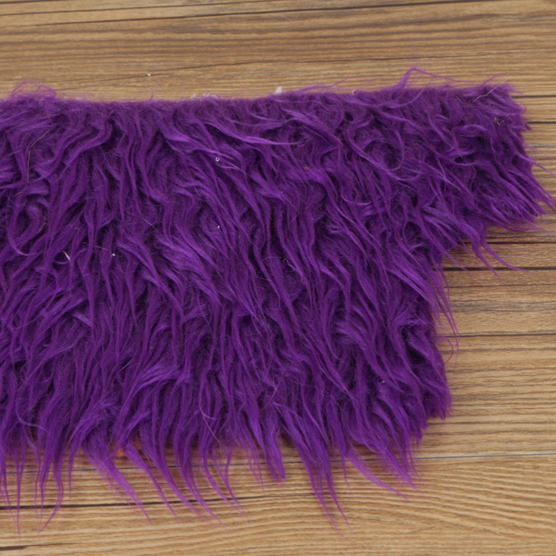 The water-repellent wool fabric is sold directly by the manufacturer in a variety of colors Specification image