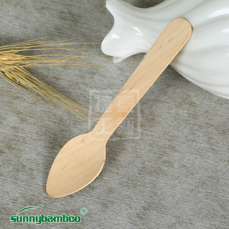 Factory direct sales of disposable wooden spoons from Yiwu Department Store. Made of eco-friendly materials, these disposable wooden spoons are popular outdoor tableware items