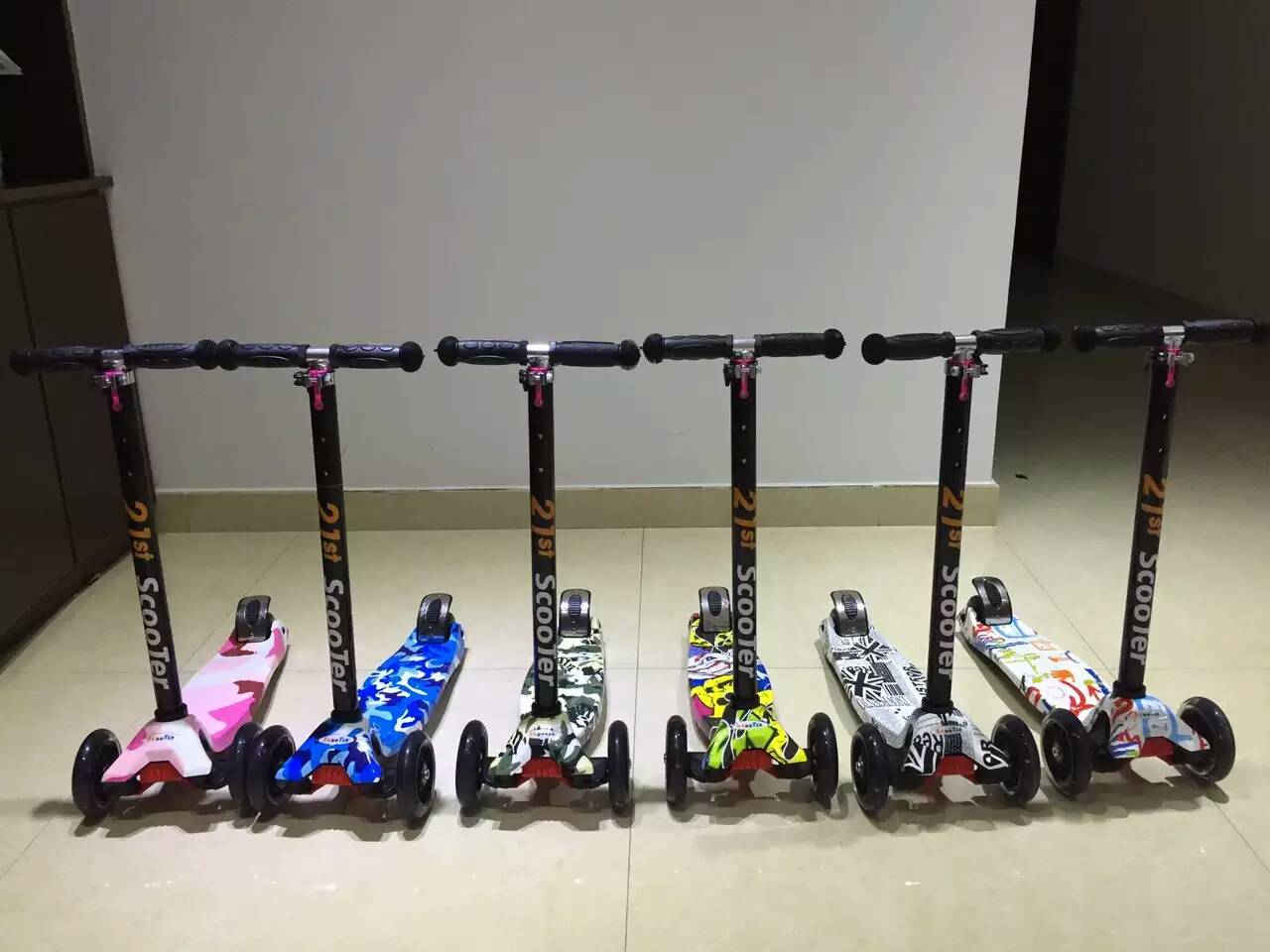 Four wheel children flash scooter skateboard 4 wheel adjustable non-folding bike scooter meter high car