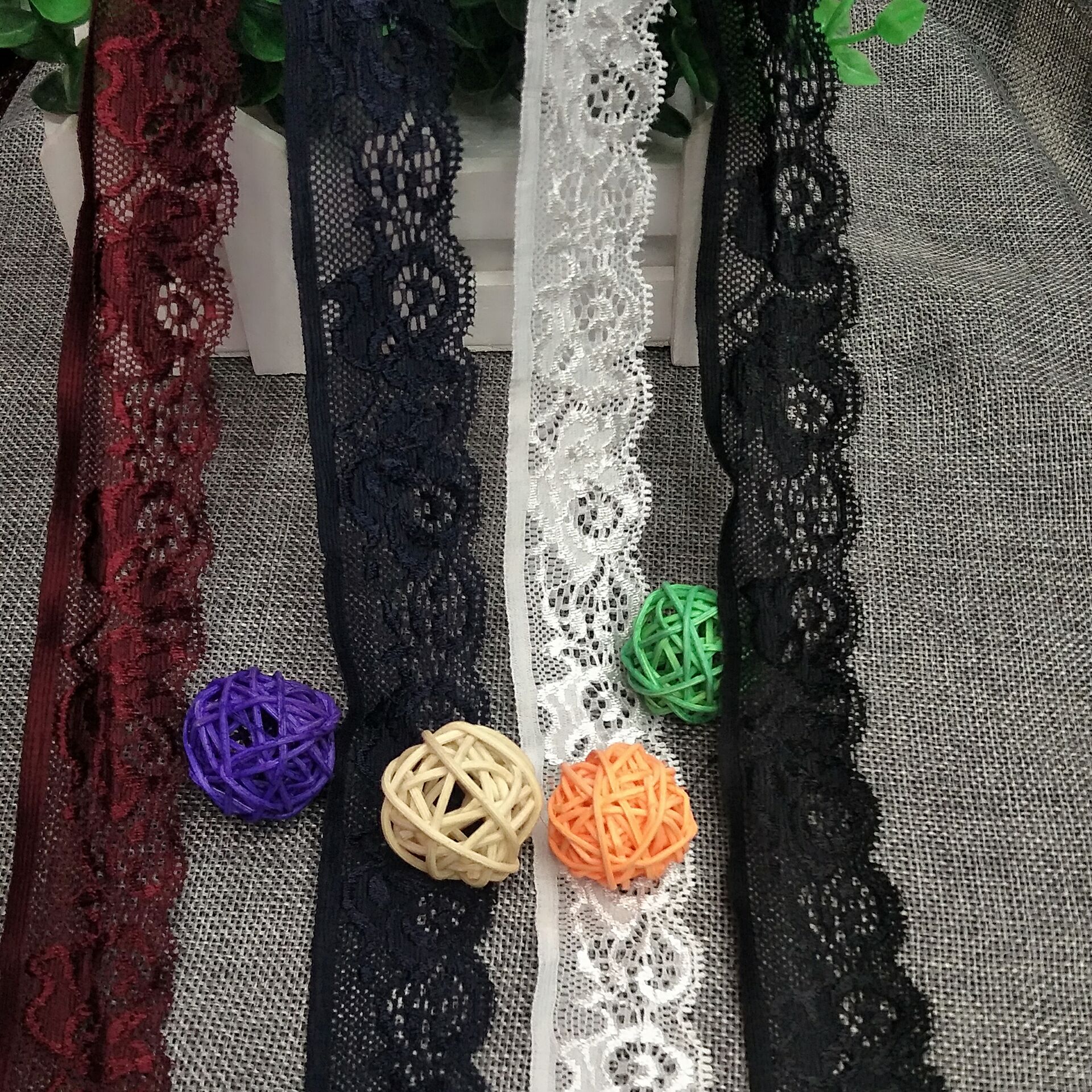 The best-selling stretch lace-trimmed children's pants are selling like hotcakes