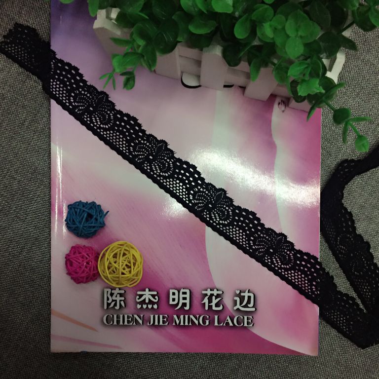 High-quality stretch lace is both good-looking and practical details Picture