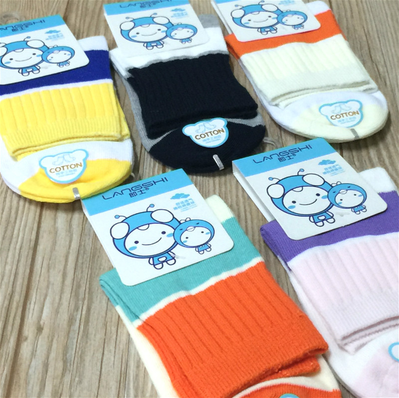 Candy-colored children's cotton socks are comfortable and exquisite