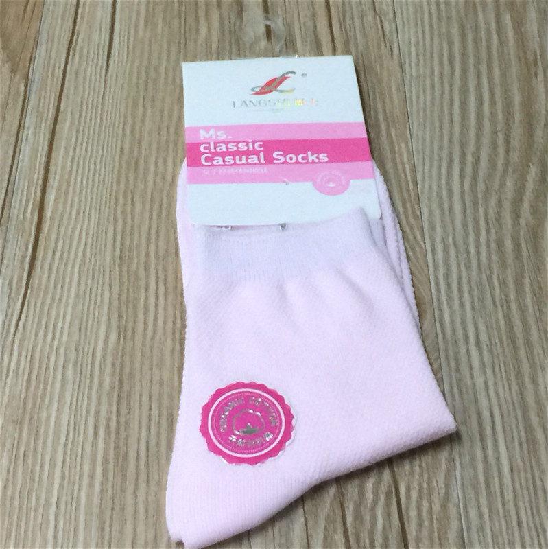 The solid color series of thin spring cotton socks for women is a bestseller in spring Application Scenario