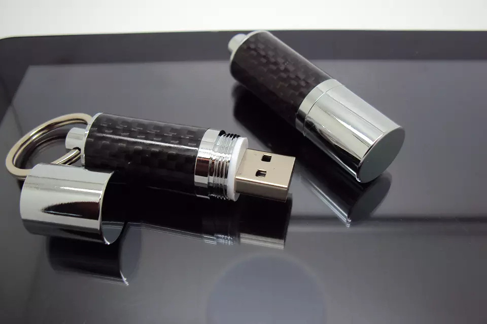 Factory direct supply of 32GU metal cylindrical disk, zinc oxide alloy keychain, pendant, USB flash drive for girls as a gift Specification image