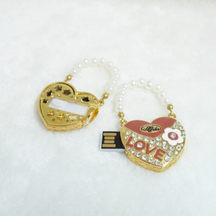 Dibujos animados joyas pareja corazón usb flash drive 32GLOVE metal inserto diamante diamante collar regalo usb flash drive Specification image