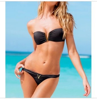 A large number of spot European and American metal BIKINI deep V big chest together with a chest pad BIKINI full figure