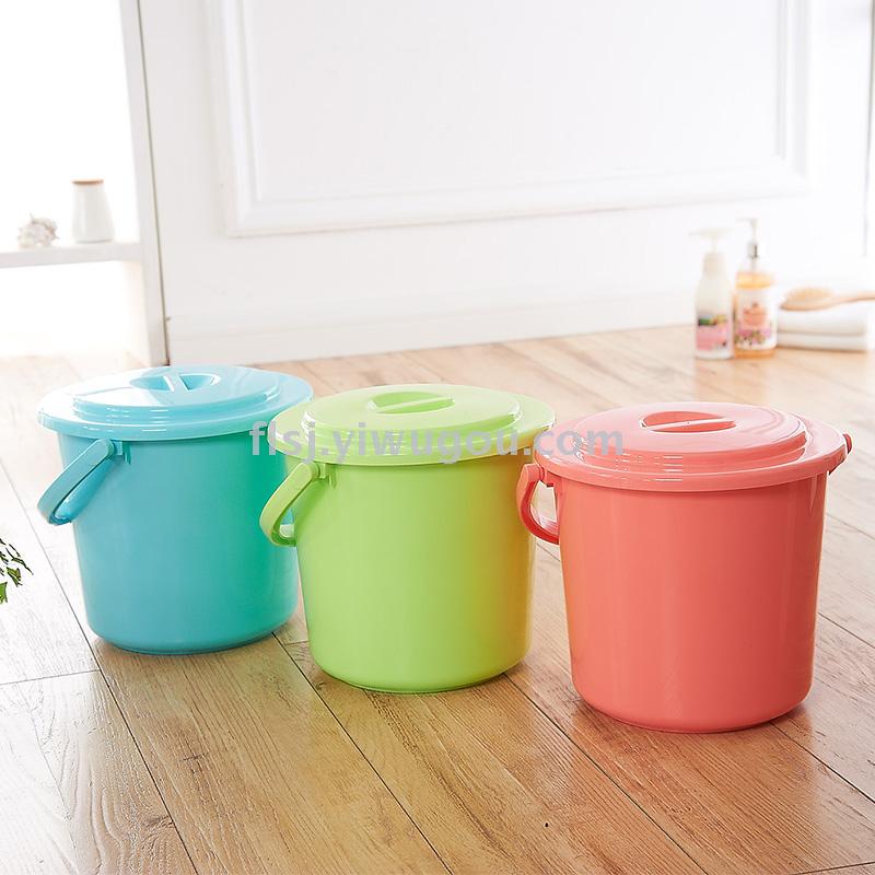 320 thickened hand-held bucket with lid, plastic bucket, household bath, car wash and laundry bucket, large water storage bucket Application Scenario