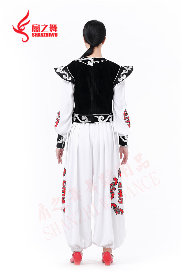 舞蹈服实物图