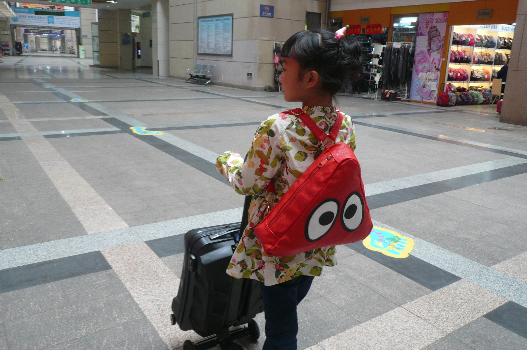 儿童卡通背包三角包眼睛包立体创意特色包细节图