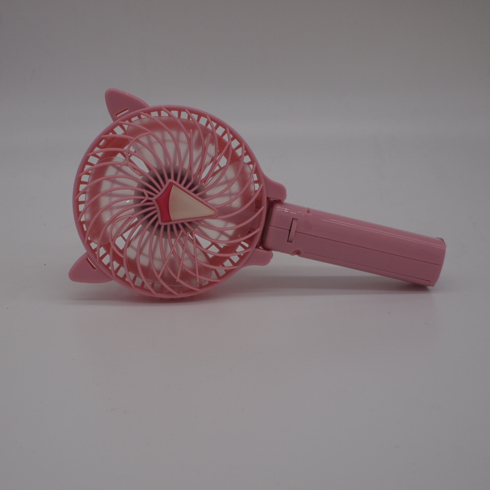 2017 New usb Creative Portable Handheld Fan, Cute Cat/Squirrel Mini Desktop Electric Fan Application Scenario