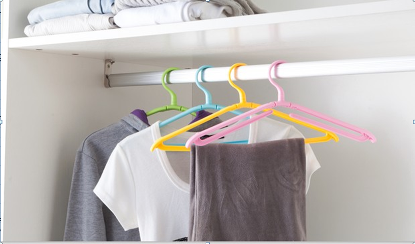 Japanese folding clothes hanger Business trip portable non-slip travel magic clothes hanger colorful plastic folding clothes hanger