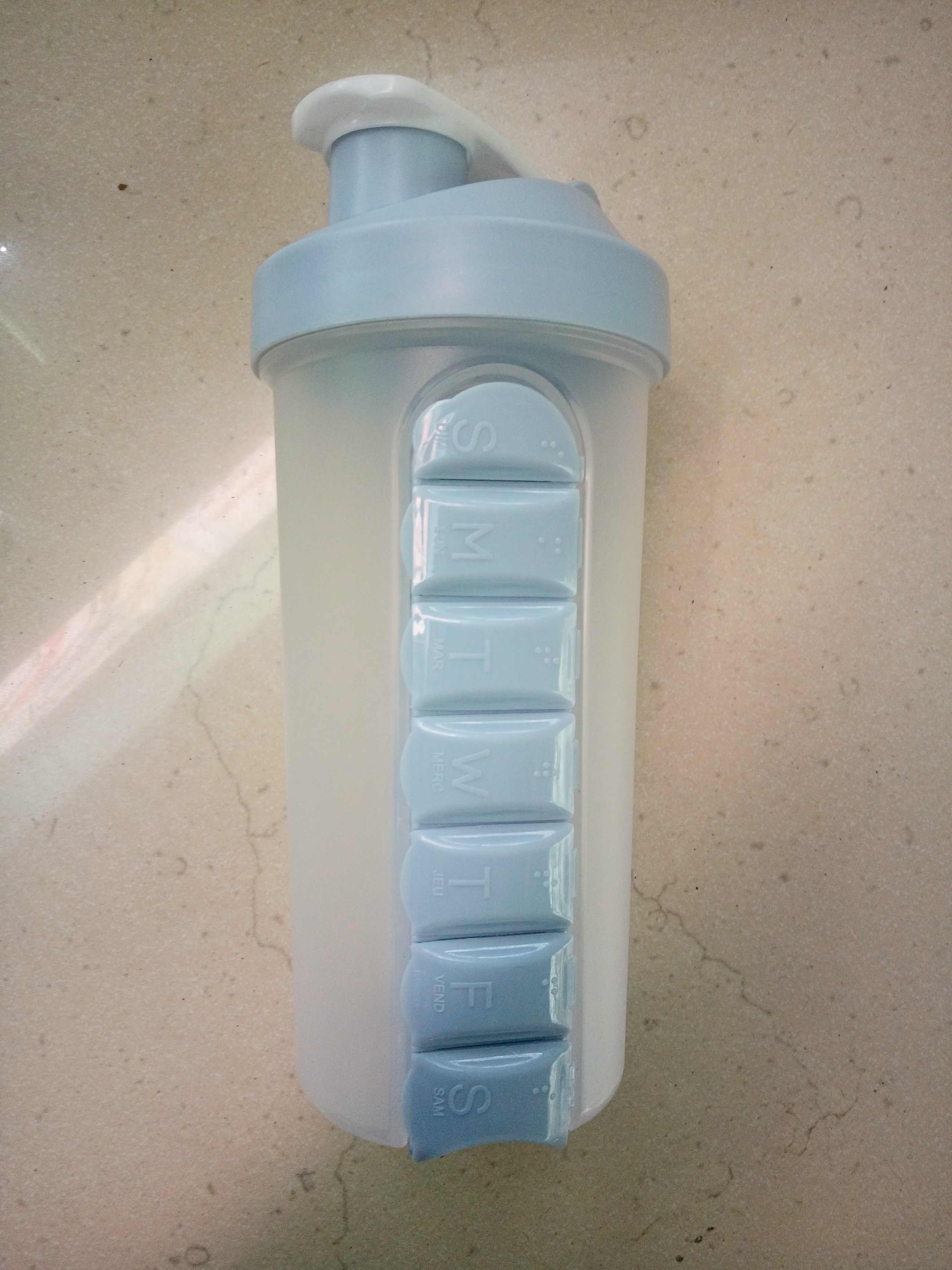 Seven-day portable medicine box, two-in-one water cup, convenient for outdoor carrying, water bottle with medicine box, cup details Picture