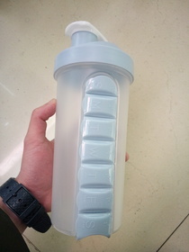 7-day portable pill box 2-in-1 water bottle Outdoor portable water bottle with pill box cup