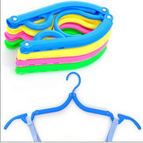 Color travel folding hangers Simple hangers Portable hangers Folding clothes hanging TV TV shopping