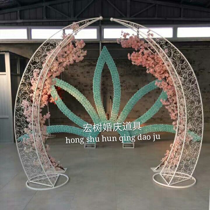 Hongshu Wedding props: Wedding venue decoration with ox horn iron art gates Application Scenario
