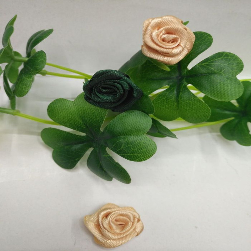 Rose ornaments, shoes, hats, accessories, bouquets, corsages and wrist flowers with a diameter of 2 centimeters details Picture