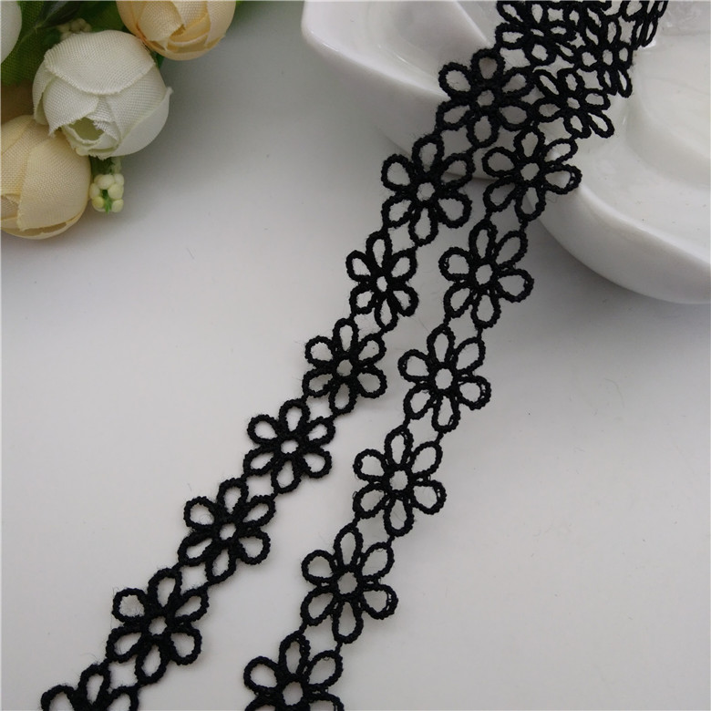 Fine-thread polyester water-soluble lace