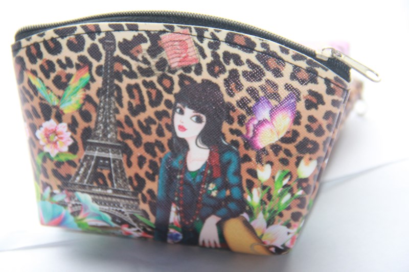 Manufacturers Wholesale Boutique Cartoon Cute Girl Coin Purse Canvas Makeup Bag Coin Bag Lady Purse Application Scenario