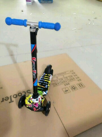 Kids scooter trolley go-kart bike mountain bike Tricycle Kid 1-3-6-12 yo-yo Kid Double Brake Kid one foot 5-10 years old scooter buggy full figure