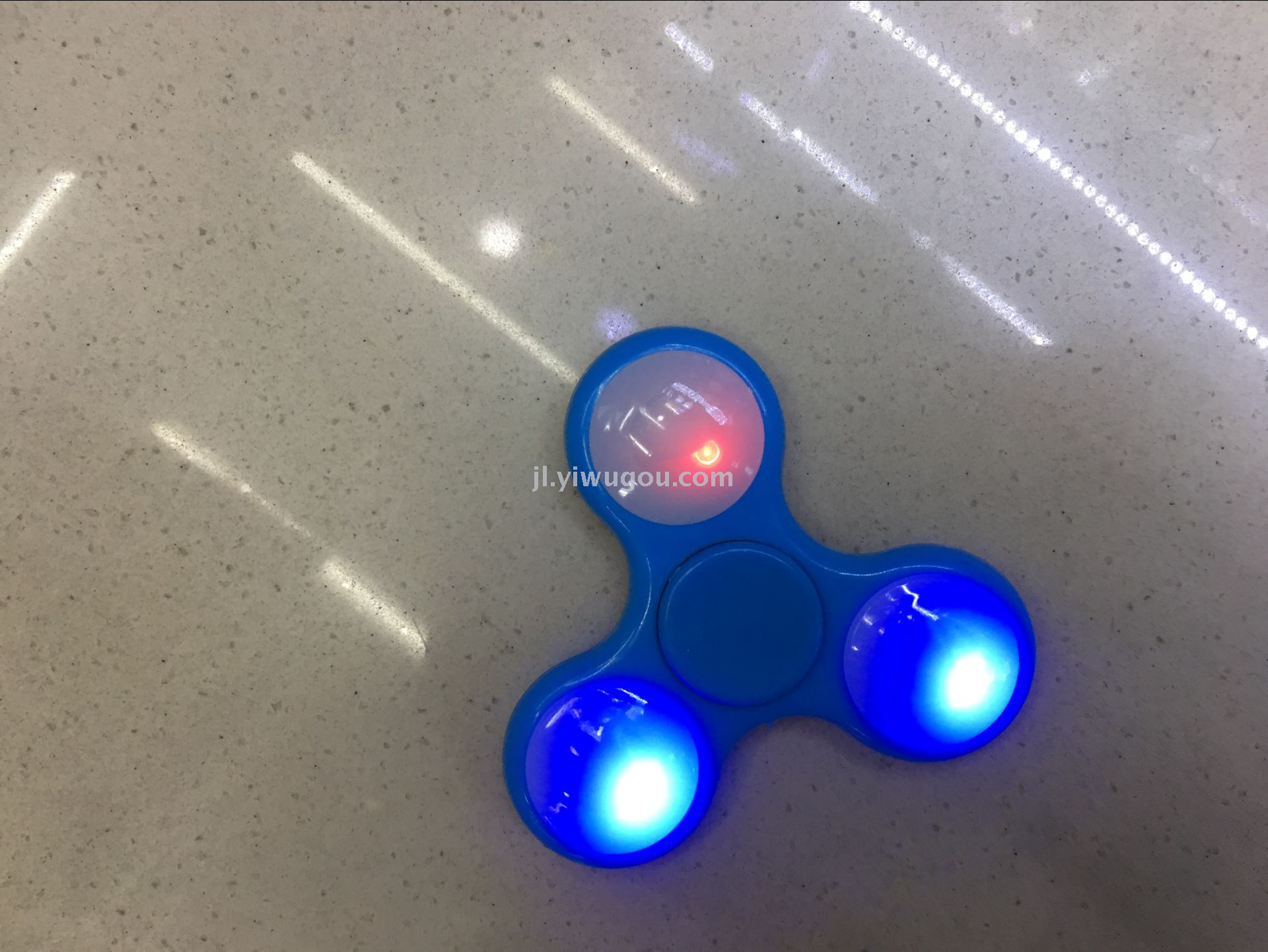 指尖陀螺 2叶 3叶5叶 闪灯的均有现货