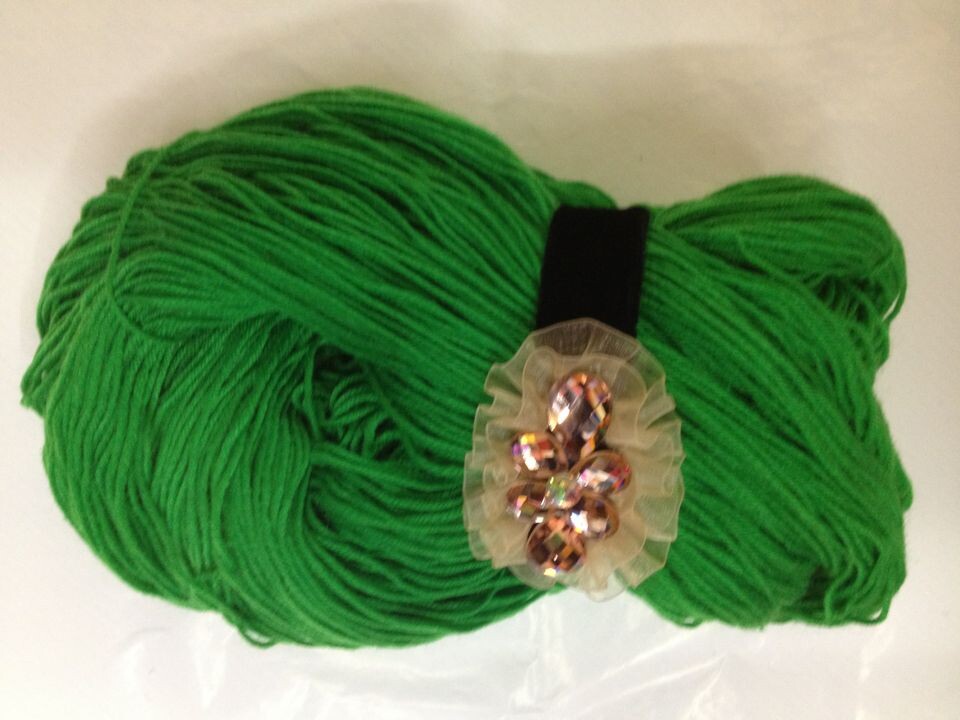 Factory direct sales of polyester wool, medium and coarse wool, wool balls, scarves, hats, handicrafts, accessories and wool Specification image