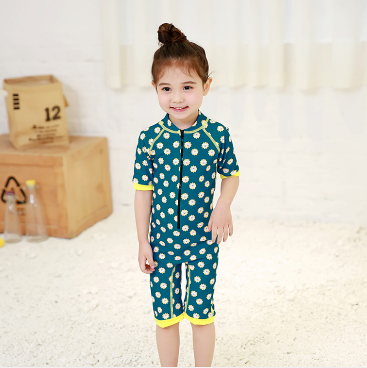 New children's swimsuit wetsuit sun protection warm swimsuit wetsuit waterproof mother wetsuit details Picture