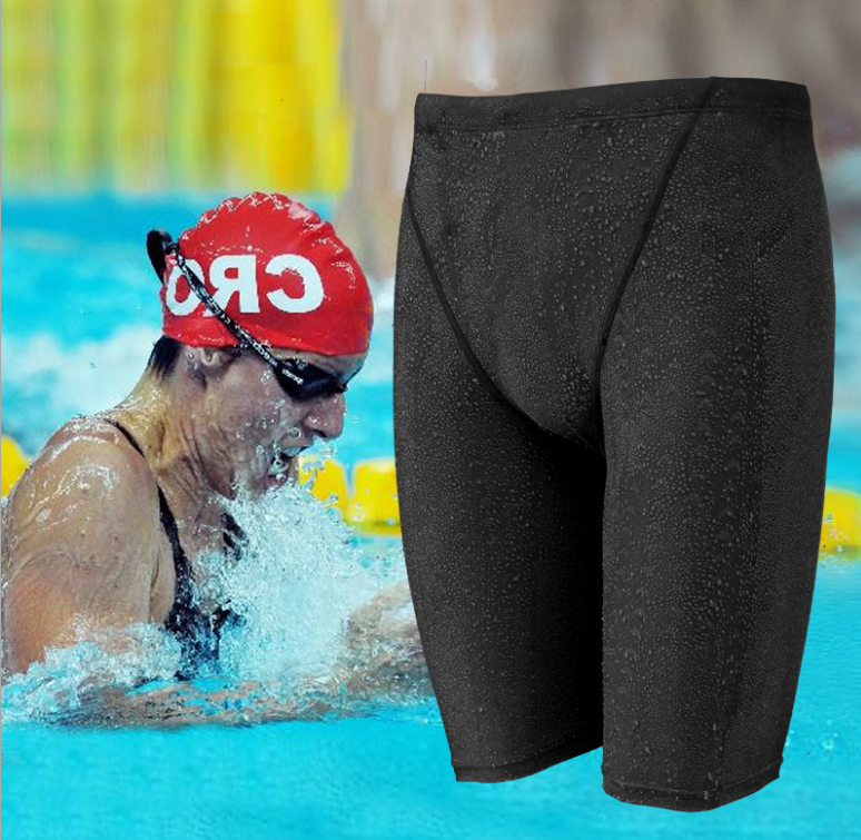 The new men's swimming trunks are fashionable and casual, made of sharkskin and are waterproof. They are five-inch flat-angle swimming trunks