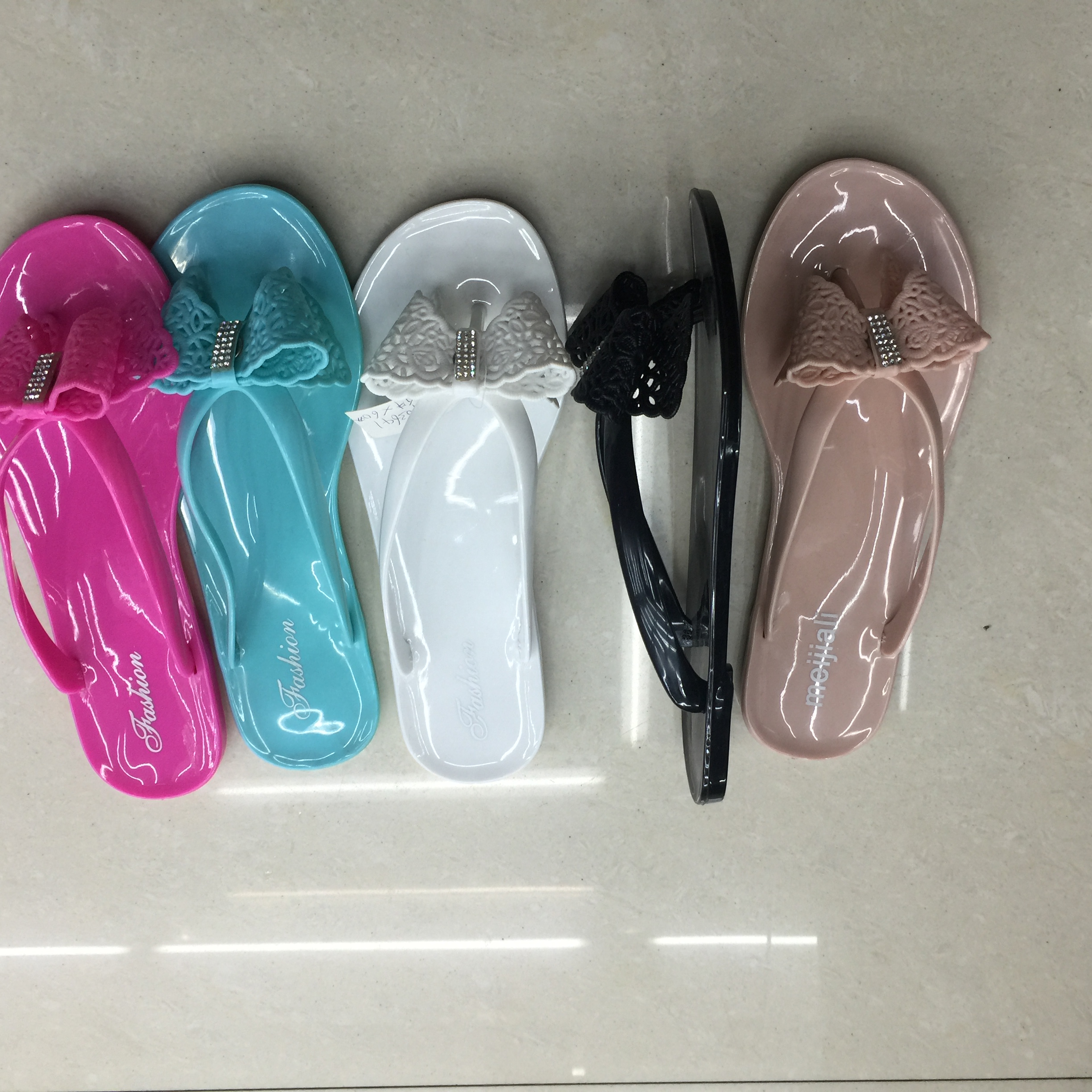 New Summer Fashion Trend Women's Flip-Flops Slippers Can Be Worn Over New Summer Fashion Trend Women's Flip-Flops Can Be Worn Over 2017 Fashion Comfort Flip-Flops details Picture