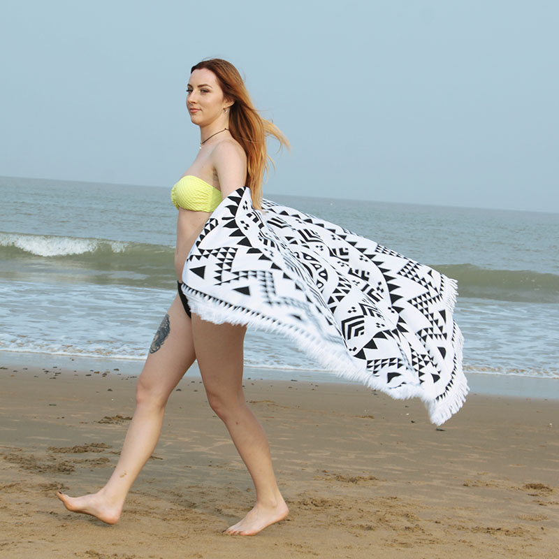 Custom-made round beach towels, digital printed bath towels, microfiber beach towels, direct sales of shawls Application Scenario