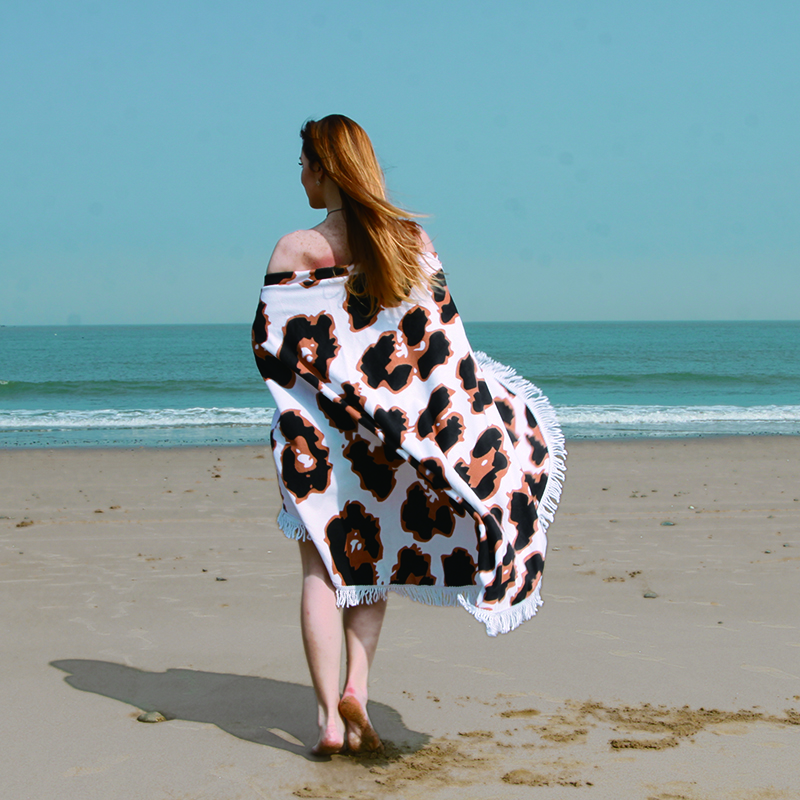 The new round European and American style beach towel digital microfiber beach towel tassels can be customized Application Scenario