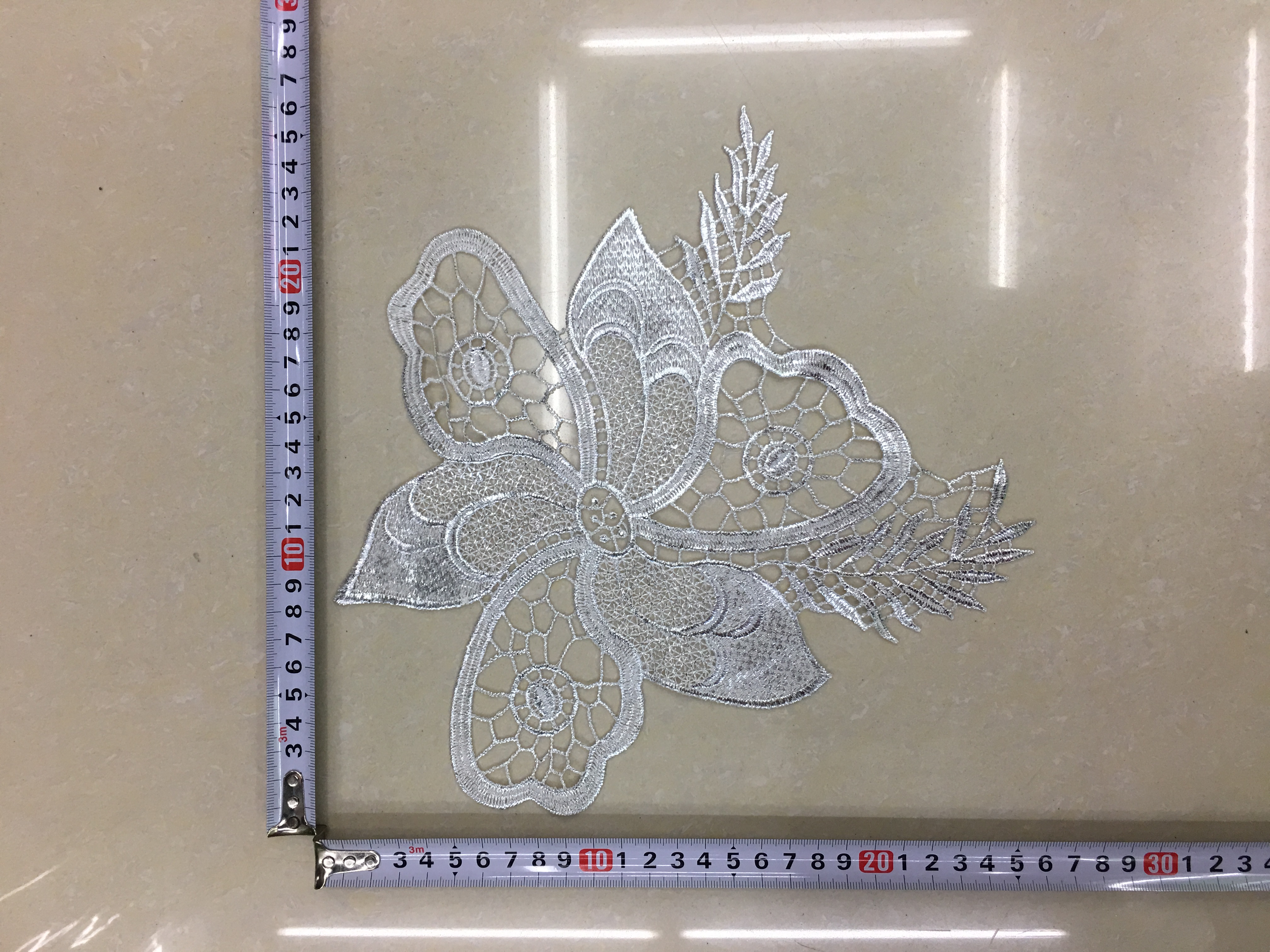 水溶刺绣 朵花 围巾 服装 裙子 打底裤 防晒衣 烫金花边产品图