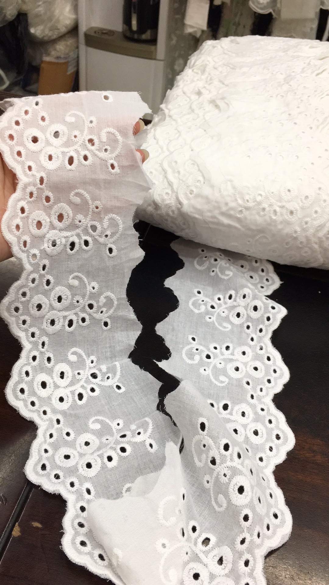 Factory direct sales of high-quality ready-made knitted cotton embroidered lace details Picture