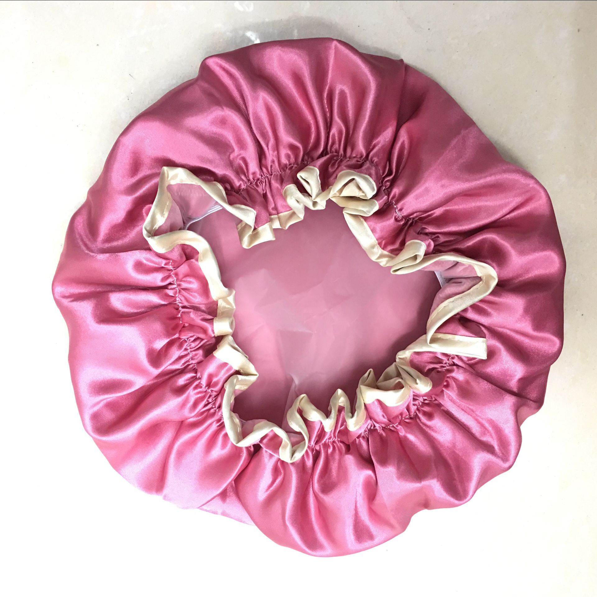 Factory direct sales of single-color double-layer waterproof shower caps, thickened oil-proof and oil-proof shower caps, and makeup and grooming caps Application Scenario