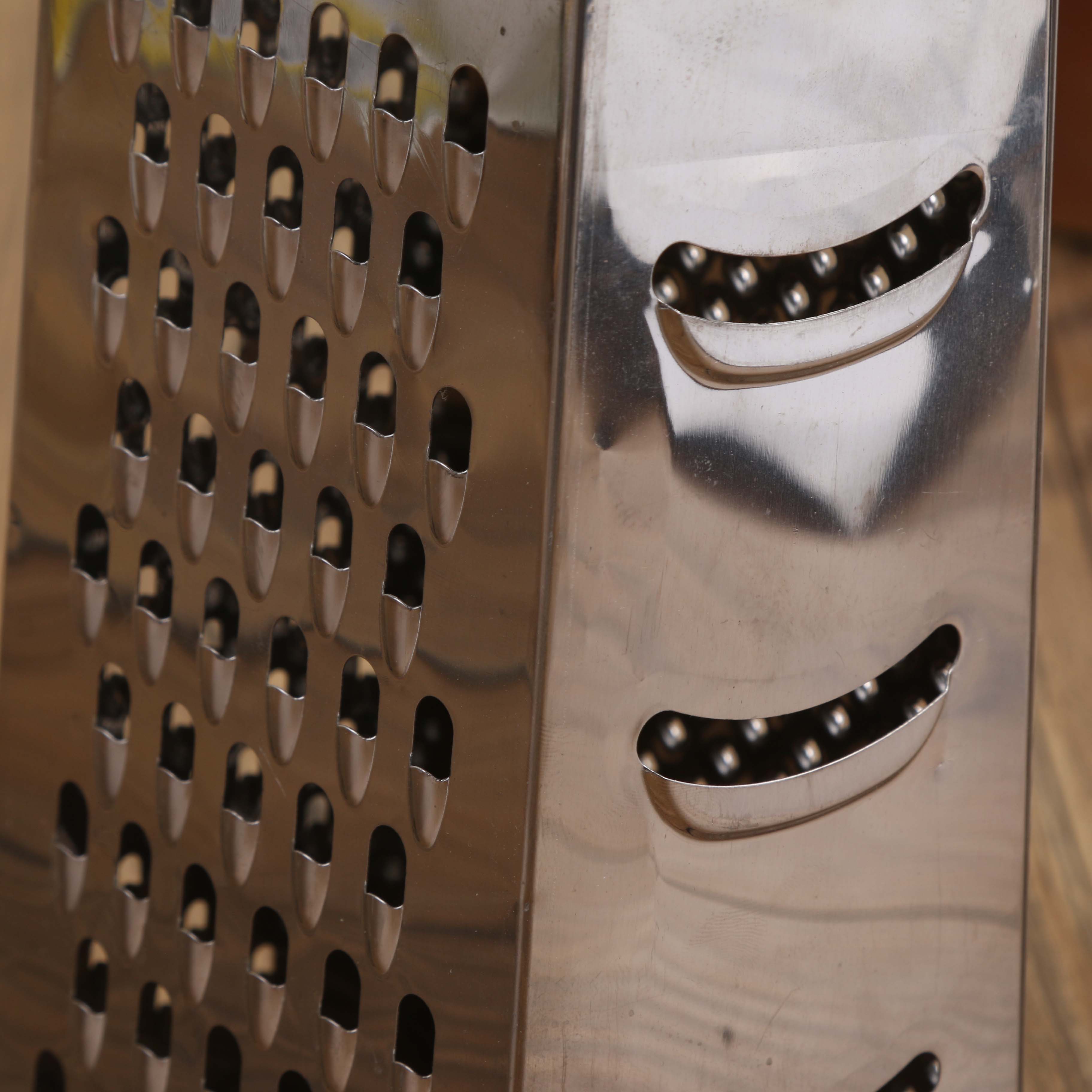 Stainless steel bubble scraper, wire scraper, four-sided scraper, wire applicator, wire cutter, multi-functional skin scraper Application Scenario