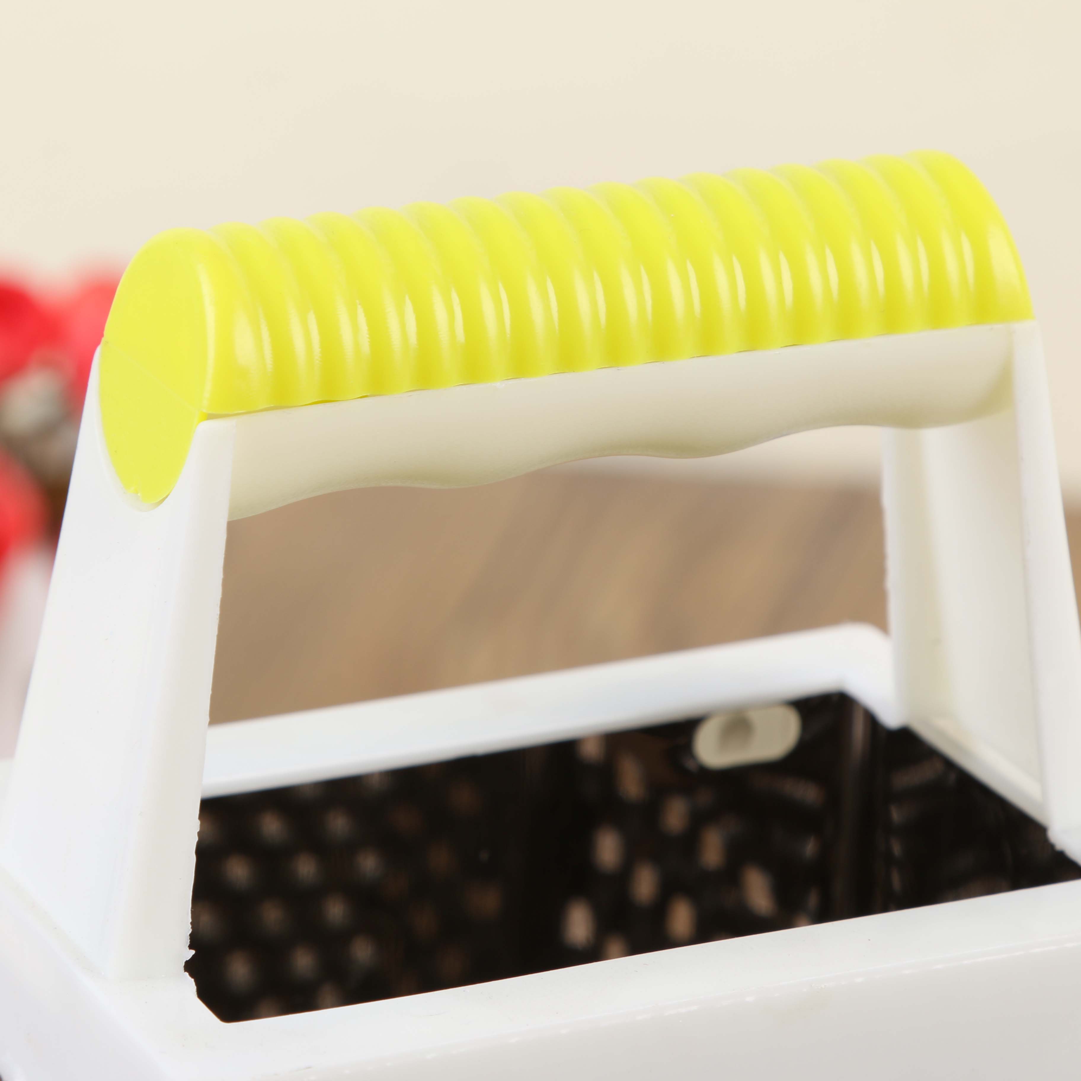 Stainless steel bubble scraper, grater, four-sided grater, slicer, multi-functional peel scraper, fruit and vegetable grater Application Scenario