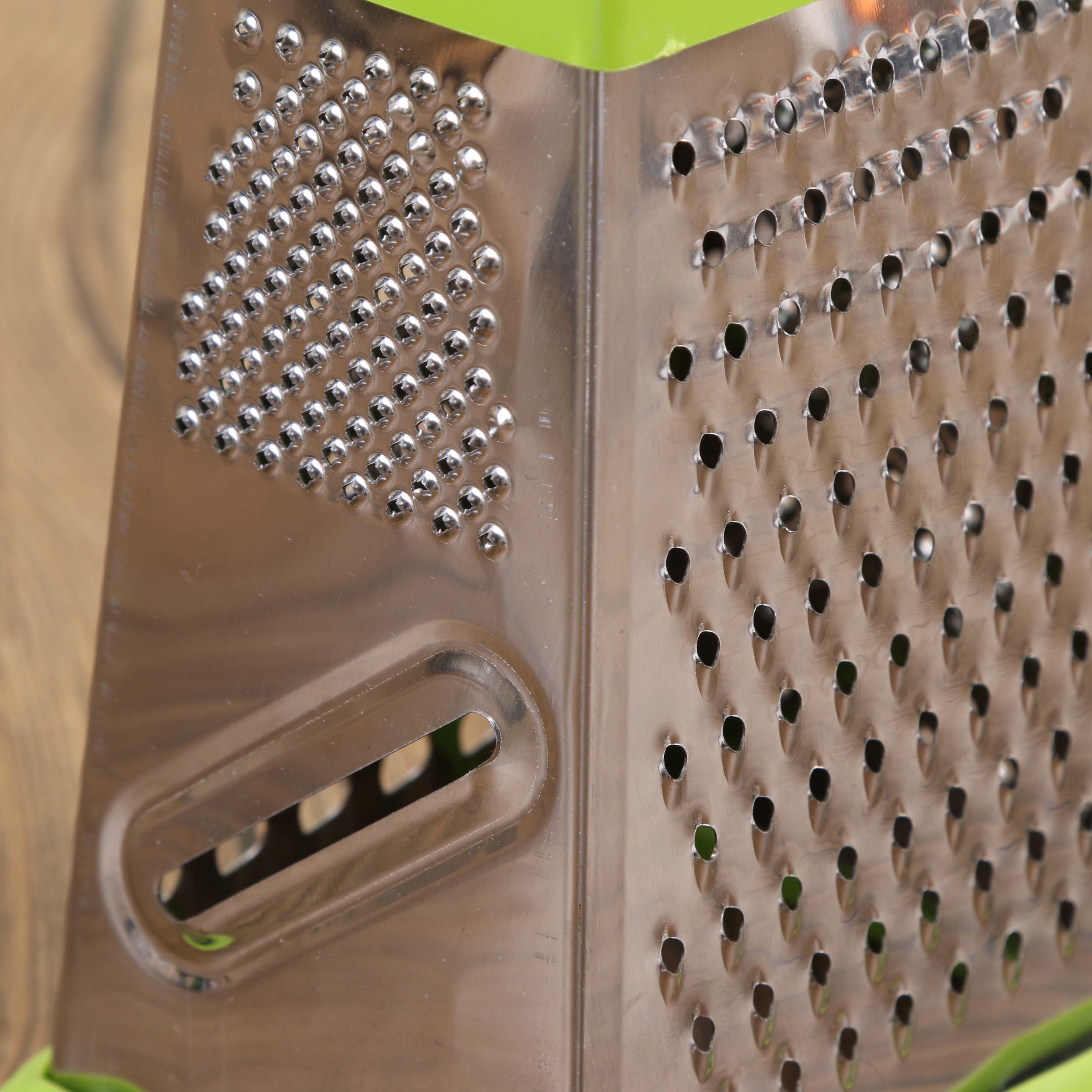 Kitchen stainless steel bubble scraper, grater, four-sided grater, wire applicator, wire cutter, multi-functional four-sided grater Application Scenario