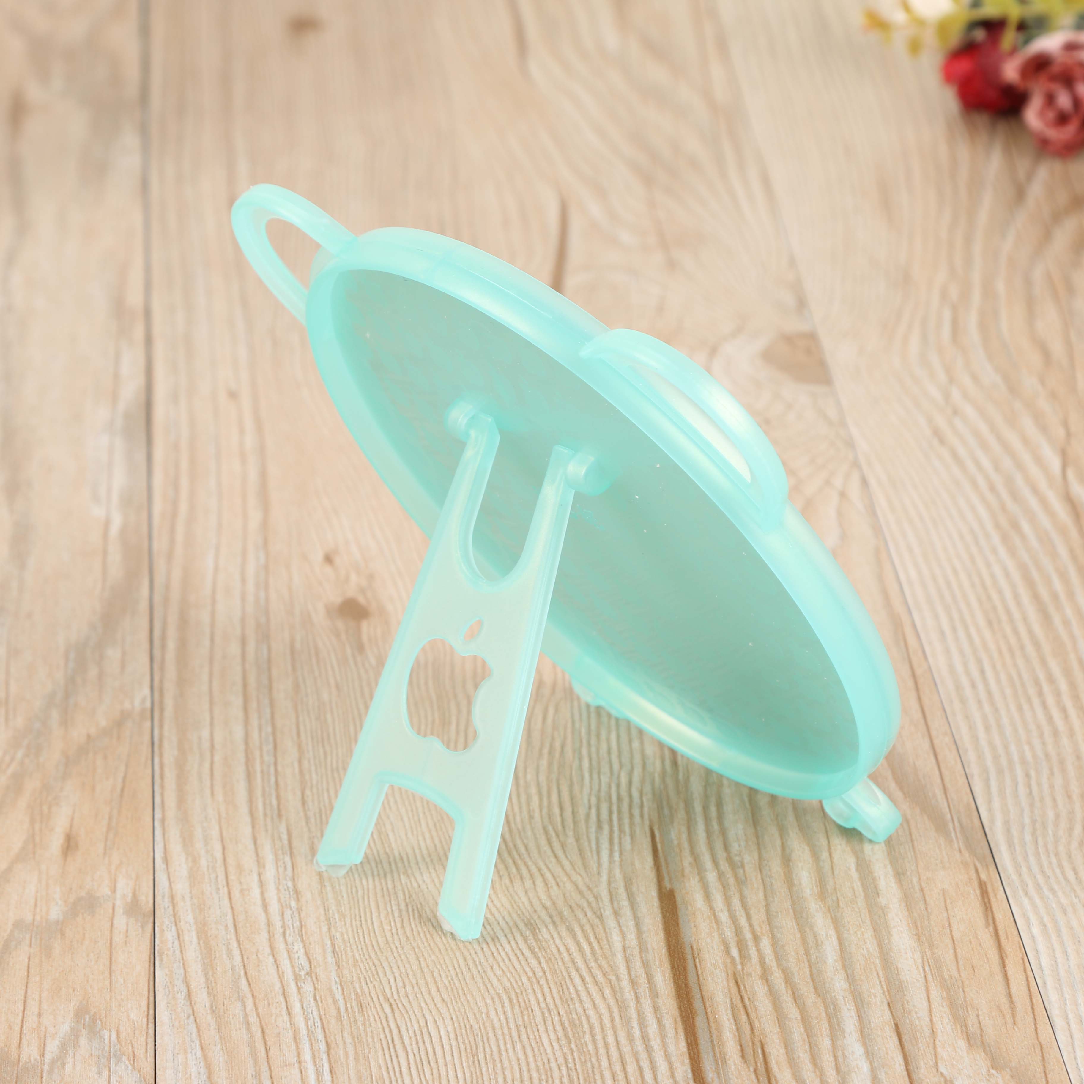 Cute Cat Head Makeup Mirror Portable Mirror Simple Princess Beauty Creative Desk Student Mirror Application Scenario