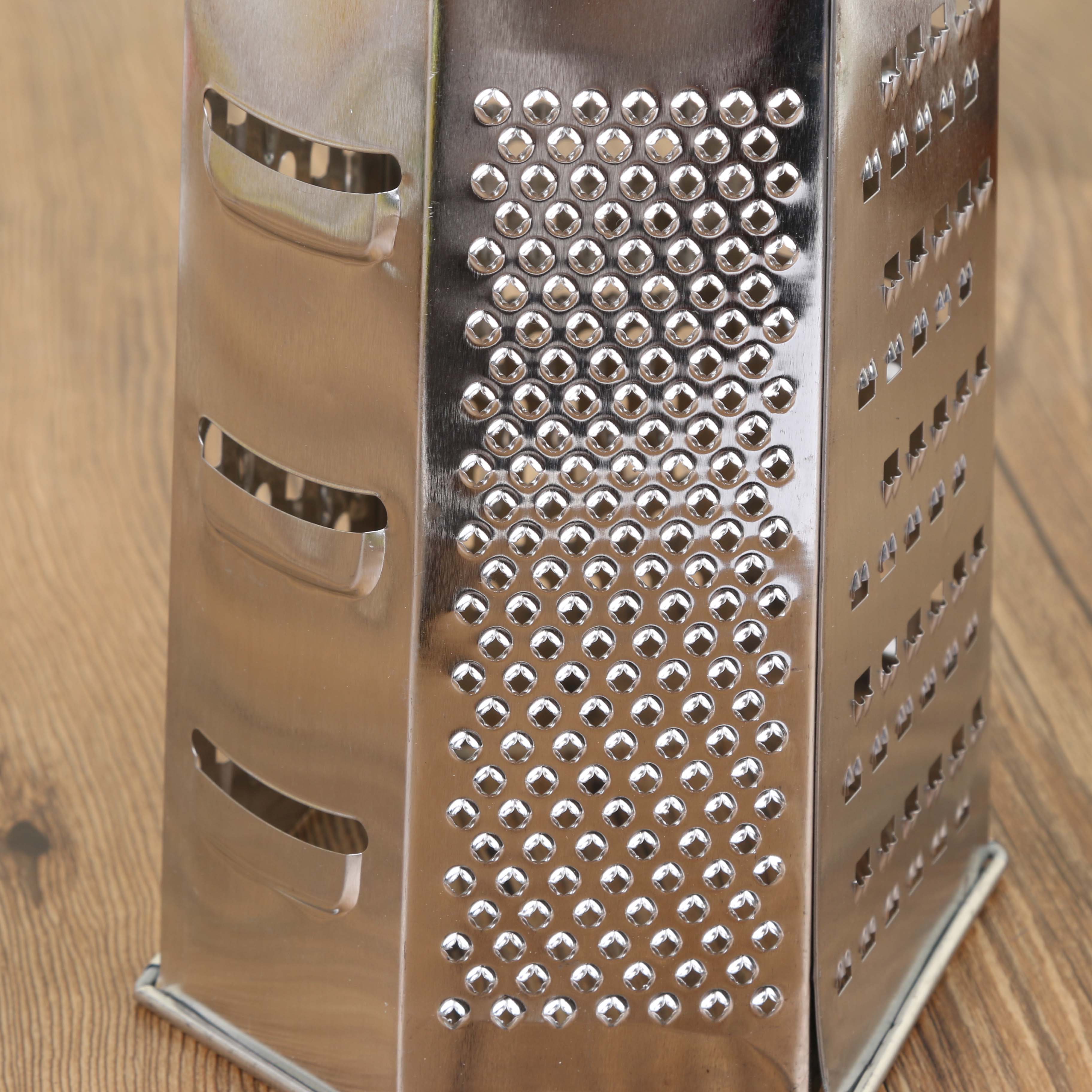 Stainless steel bubble scraper, grater, six-sided grater, wire cutter, multi-functional skin scraper Application Scenario