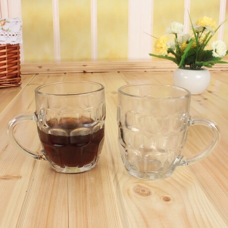 Two large glass cups with handles, a best-selling item in the ten-yuan store