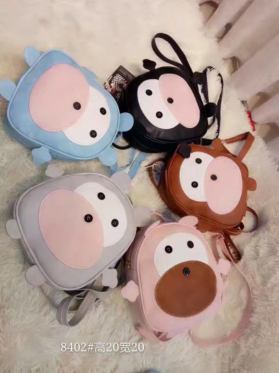 "Love Dance Children's Backpack, Backpack, Crossbody Bag, Handbag, Bear Three-in-one Bag. Application Scenario