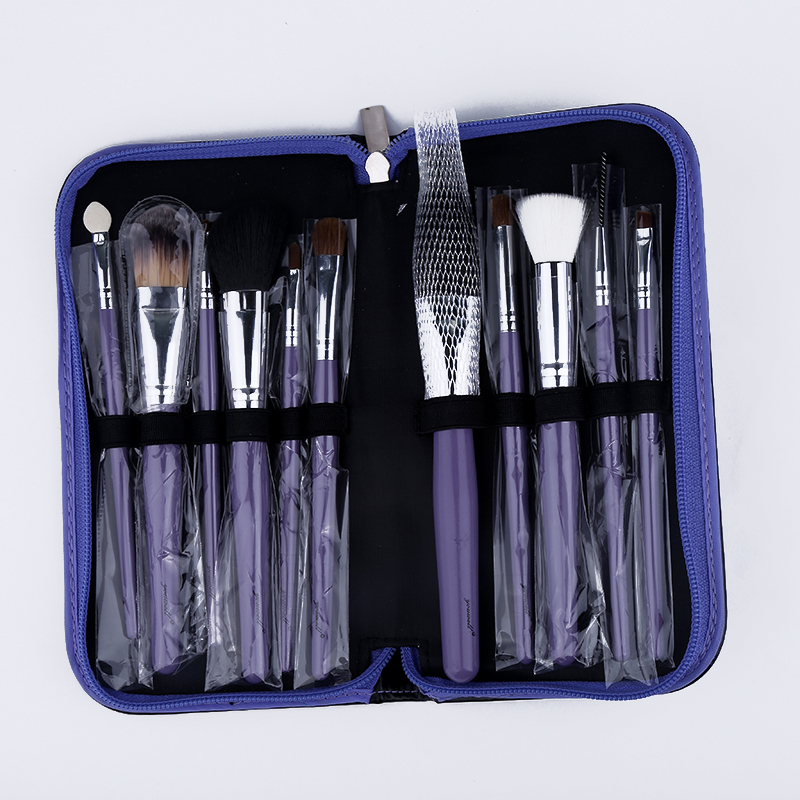 Wholesale of 11 high-end purple zipper leather case makeup brushes, yellow Wolf tail nylon bristle makeup case brushes Application Scenario