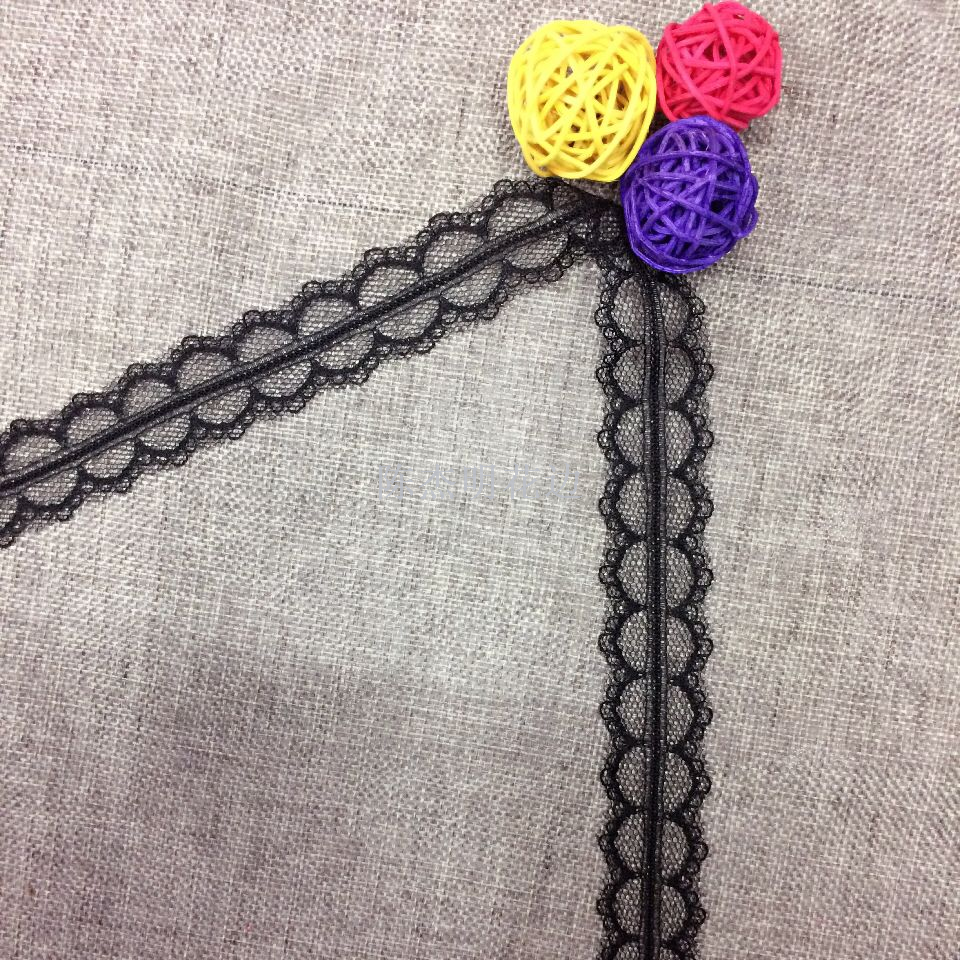 Wave-patterned lace earrings and necklaces are bestsellers details Picture