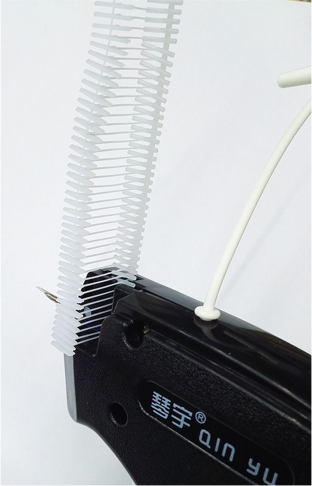 Tag gun, glue needle, glue needle gun, pin header gun, tag needle gun, tag gun, tag label, snatch clothing tag binding machine, glue needle machine, label gun, DUKE sock gun Specification image