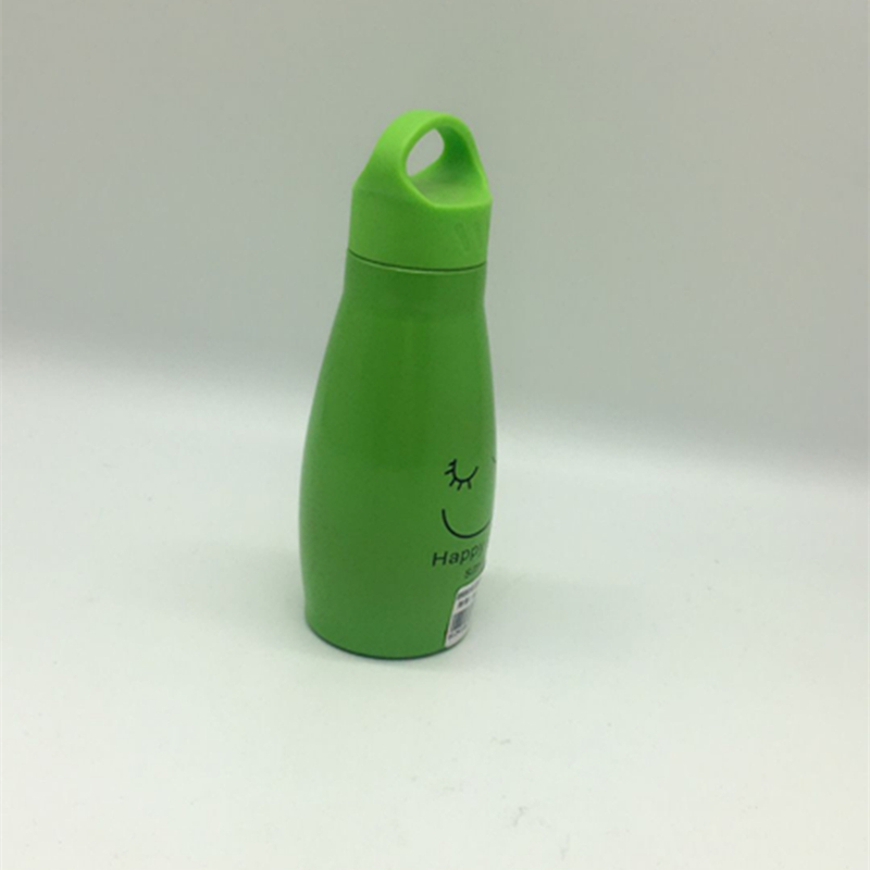 Creative and cute cartoon water cup, insulated cup, portable insulated cup that can be carried Application Scenario