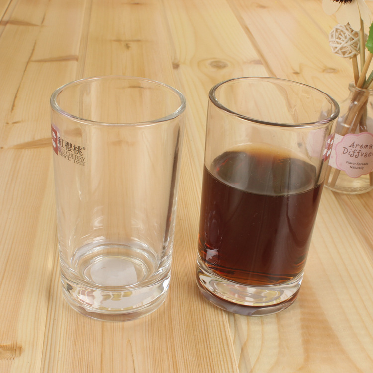 The ten-yuan store offers practical six-pack transparent glass water cups and juice cups, as well as daily necessities from the street stall in Yiwu details Picture