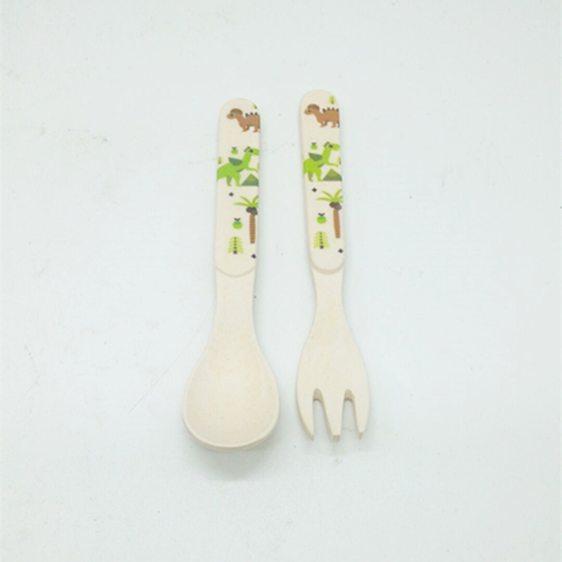 Bamboo fiber children's tableware, four-panel plates, cartoon tableware Application Scenario