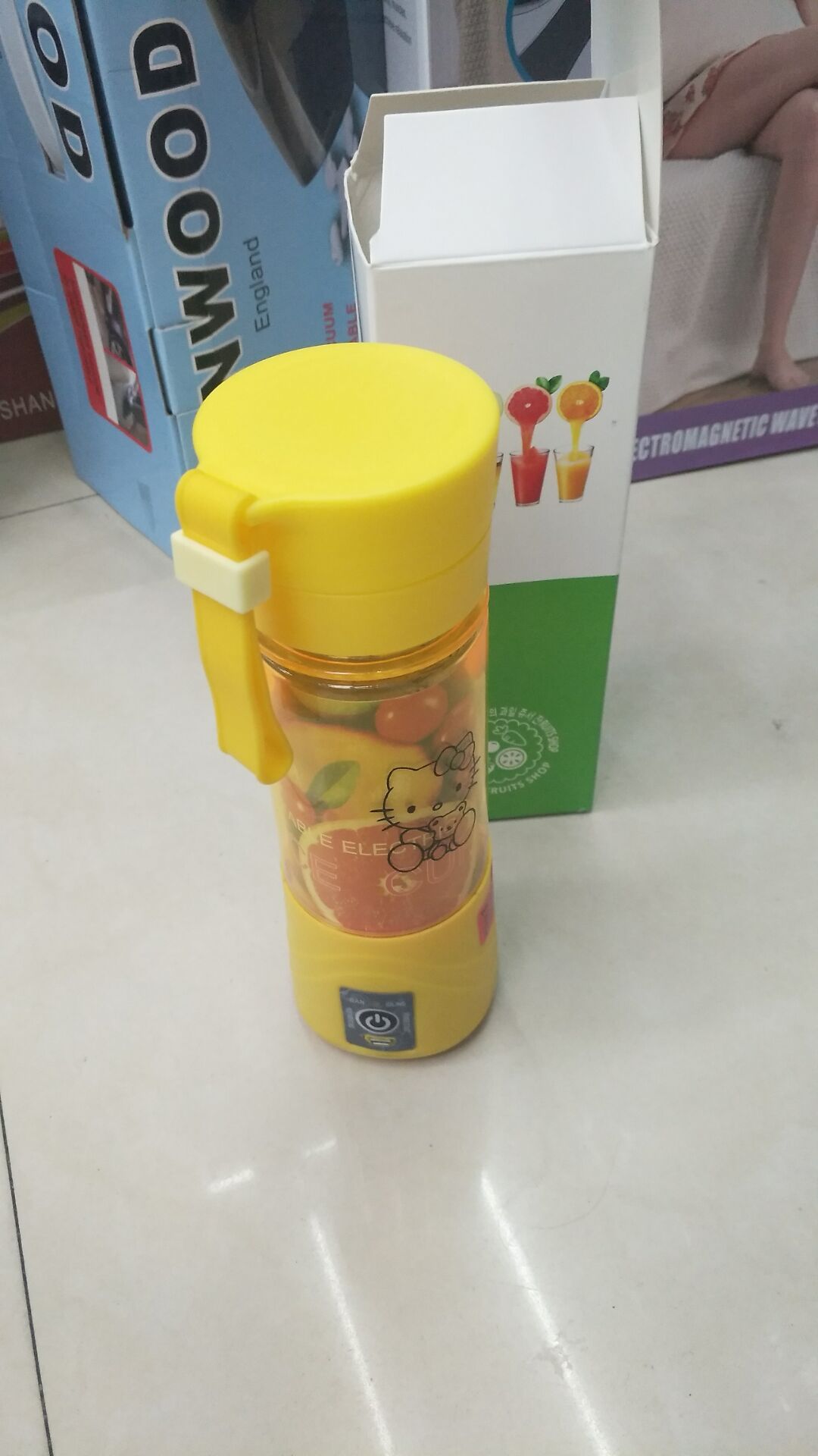 Portable rechargeable juicer cup, mini electric blade juicer, household multi-functional juice cup details Picture