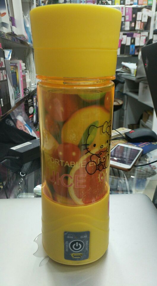 Portable rechargeable juicer cup, mini electric blade juicer, household multi-functional juice cup