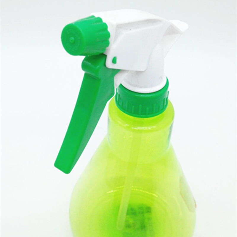 810 plastic spray bottle, alcohol spray bottle, grass and flower growing, colorful bottle, transparent bottle Application Scenario