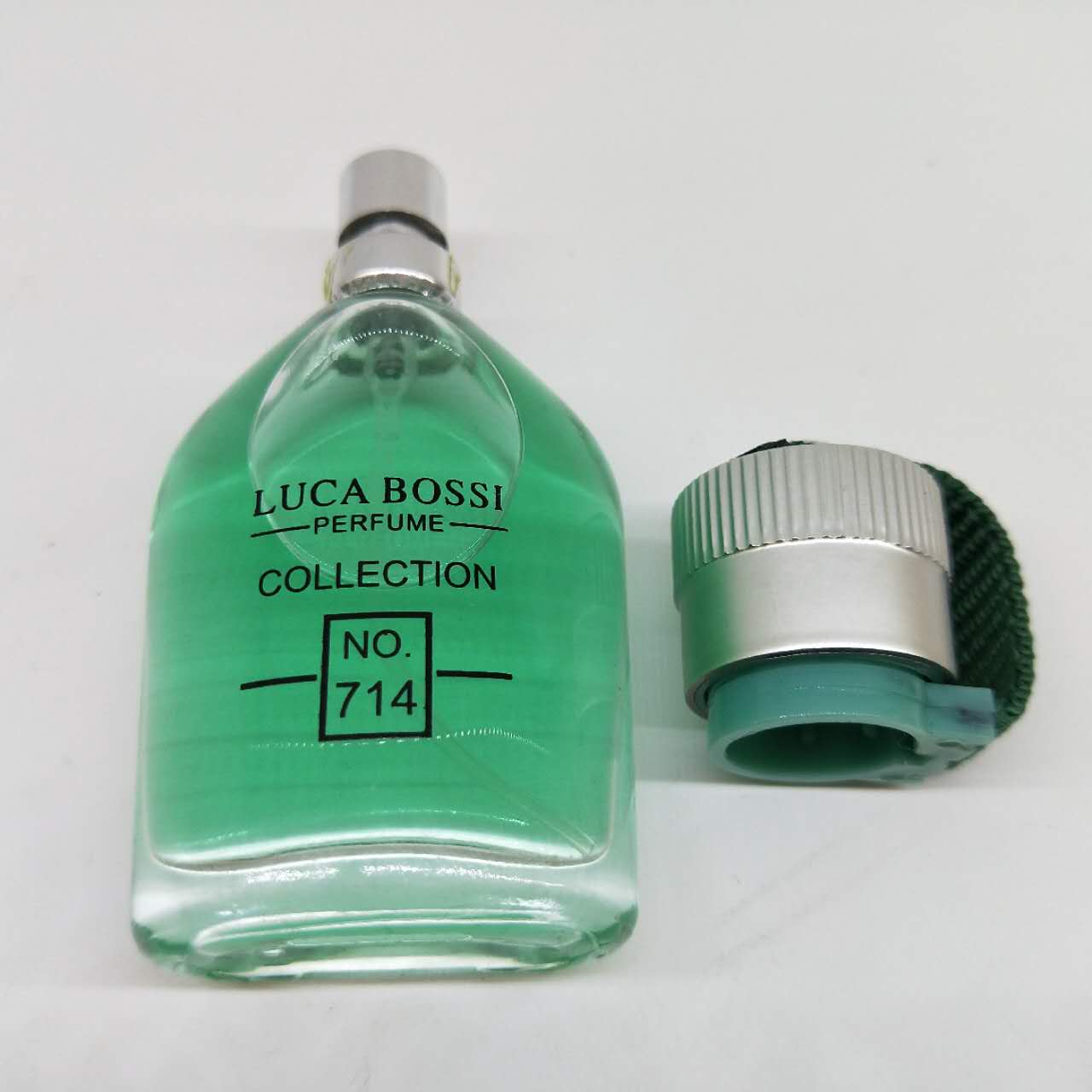 LUCA BOSSI 男性水壶木质调香水细节图